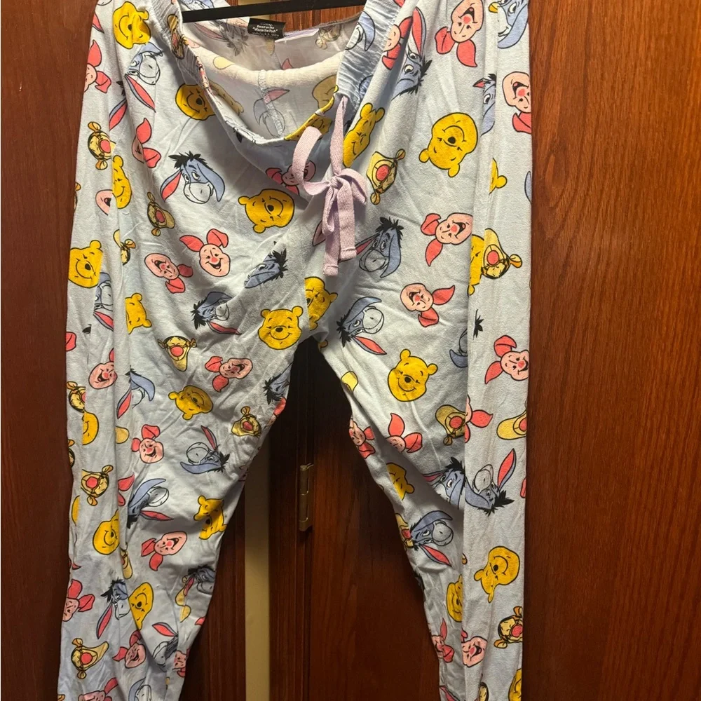 Disney Women’s pajamas size 2 XL in EUC - Picture 3 of 4